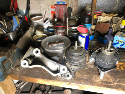 bagerste motorophæng sammenlign.JPG